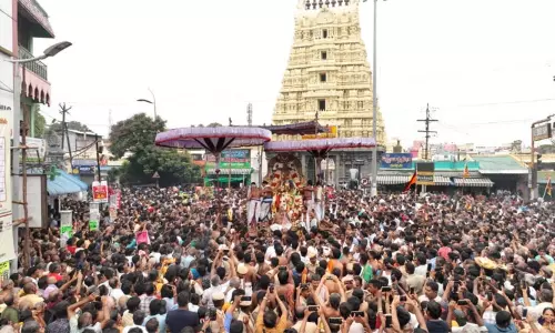 காஞ்சிபுரம் வரதராஜ பெருமாள் திருக்கோவில் கருடசேவை உற்சவம் காஞ்சிபுரம் வரதராஜ பெருமாள் திருக்கோவில் கருடசேவை உற்சவம்