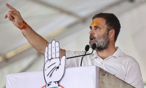 இளைஞர்களின் கனவுகளை பிரதமர் மோடி அழிக்கிறார் - ராகுல்காந்தி