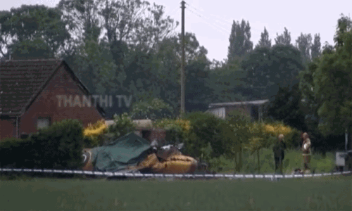 இங்கிலாந்தில் 2-ம் உலகப்போர் காலத்தைச் சேர்ந்த போர் விமானம் விபத்து - விமானி உயிரிழப்பு இங்கிலாந்தில் 2-ம் உலகப்போர் காலத்தைச் சேர்ந்த போர் விமானம் விபத்து - விமானி உயிரிழப்பு