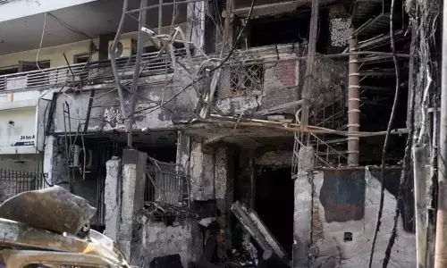 டெல்லி: குழந்தைகள் பலியான மருத்துவமனையில் சட்டவிரோதமாக ஆக்சிஜன் நிரப்பப்பட்டது கண்டுபிடிப்பு