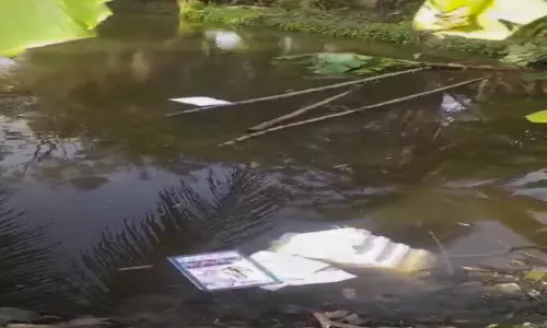 EVM Machine thrown into water in West Bengal EVM Machine thrown into water in West Bengal