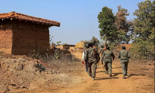 சத்தீஷ்காரில் 8 நக்சலைட்டுகள் சரண்