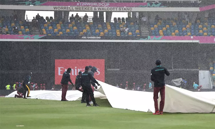 திடீரென பெய்த மழை... இங்கிலாந்து-ஸ்காட்லாந்து மோதிய ஆட்டம் பாதியில் கைவிடப்பட்டது திடீரென பெய்த மழை... இங்கிலாந்து-ஸ்காட்லாந்து மோதிய ஆட்டம் பாதியில் கைவிடப்பட்டது