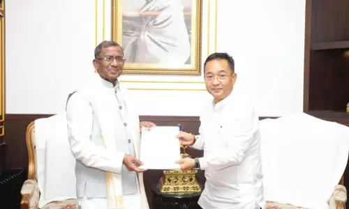 சிக்கிம்: பிரேம் சிங் தமாங் கவர்னருடன் சந்திப்பு: ஆட்சி அமைக்க உரிமை கோரினார்