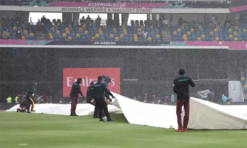 திடீரென பெய்த மழை... இங்கிலாந்து-ஸ்காட்லாந்து மோதிய ஆட்டம் பாதியில் கைவிடப்பட்டது திடீரென பெய்த மழை... இங்கிலாந்து-ஸ்காட்லாந்து மோதிய ஆட்டம் பாதியில் கைவிடப்பட்டது