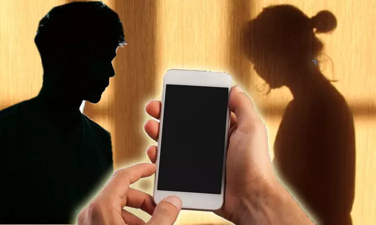 செல்போன் கேட்டு மகன் தொந்தரவு.. தூக்குப்போடுவது போல் நடித்த தாய்.. அடுத்து நடந்த விபரீதம்