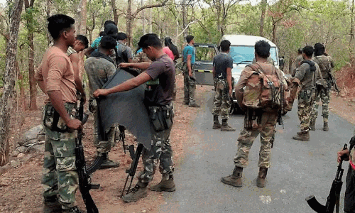 7 நக்சலைட்டுகள் சுட்டுக்கொலை