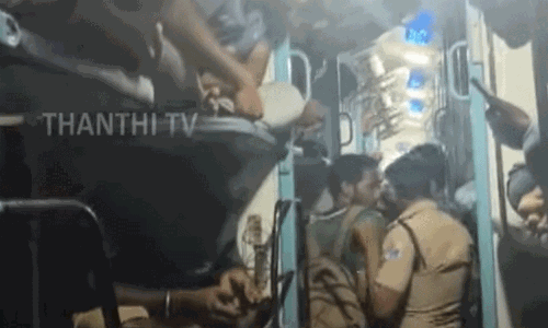 முன்பதிவு செய்யாத பயணிகளால் இடையூறு - நடுவழியில் நிறுத்தப்பட்ட கன்னியாகுமரி எக்ஸ்பிரஸ்