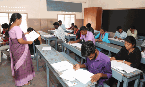 டி.என்.பி.எஸ்.சி. குரூப்-4 தேர்வு தொடங்கியது - 20 லட்சம் பேர் எழுதுகின்றனர்