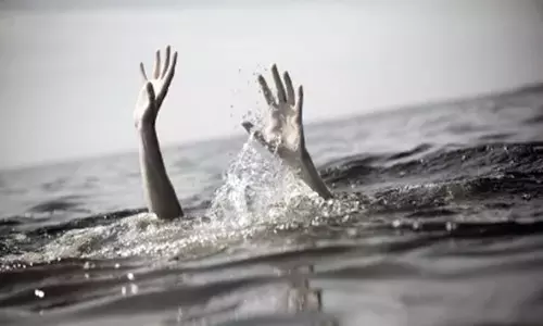 ஆற்றில் மூழ்கி ஒரே குடும்பத்தை சேர்ந்த 4 பேர் உயிரிழப்பு...உத்தரபிரதேசத்தில் சோகம் ஆற்றில் மூழ்கி ஒரே குடும்பத்தை சேர்ந்த 4 பேர் உயிரிழப்பு...உத்தரபிரதேசத்தில் சோகம்