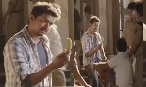 துப்பாக்கி படத்தில் வைரலாகும் விஜய்யின் வாழைப்பழ காமெடி வீடியோ