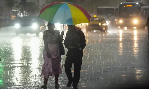 சென்னையின் பல்வேறு பகுதிகளில் லேசான மழை