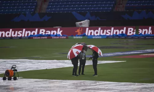 டி20 உலகக்கோப்பை; இலங்கை - நேபாளம் ஆட்டம் - மழை காரணமாக டாஸ் தாமதம்