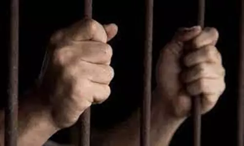 சிறுமிக்கு பாலியல் தொல்லை; வளர்ப்பு தந்தைக்கு 30 ஆண்டு சிறை சிறுமிக்கு பாலியல் தொல்லை; வளர்ப்பு தந்தைக்கு 30 ஆண்டு சிறை