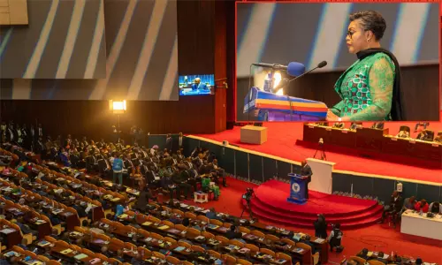 டி.ஆர். காங்கோ நாட்டின் முதல் பெண் பிரதமர்