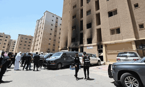 3-வது மாடியில் இருந்து தண்ணீர் தொட்டியில் குதித்து உயிர்பிழைத்த கேரள தொழிலாளி: குவைத் தீ விபத்தில் அதிர்ச்சி சம்பவம் 3-வது மாடியில் இருந்து தண்ணீர் தொட்டியில் குதித்து உயிர்பிழைத்த கேரள தொழிலாளி: குவைத் தீ விபத்தில் அதிர்ச்சி சம்பவம்