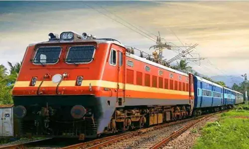 ரெயில்களில் மூத்த குடிமக்கள் சலுகையை அமல்படுத்த வேண்டும்: மத்திய மந்திரிக்கு கார்த்தி சிதம்பரம் எம்.பி. கடிதம்