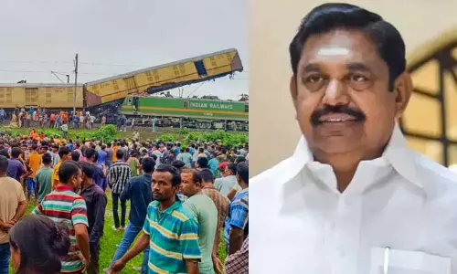 விபத்துகள் நிகழாவண்ணம் ரெயில்வே போக்குவரத்தை சரிவர கண்காணிக்க வேண்டும் - எடப்பாடி பழனிசாமி வலியுறுத்தல்