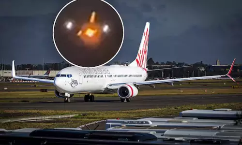 நடுவானில் விமானத்தில் பற்றிய தீயால் எஞ்சின் செயலிழப்பு - அவசர அவசரமாக தரையிறக்கம்