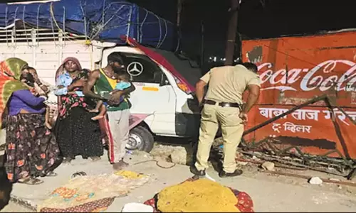 குடிபோதையில் கல்லூரி மாணவர் ஓட்டிச்சென்ற கார் மோதி.. நடைபாதையில் படுத்து தூங்கிய 2 பெண்கள் பலி குடிபோதையில் கல்லூரி மாணவர் ஓட்டிச்சென்ற கார் மோதி.. நடைபாதையில் படுத்து தூங்கிய 2 பெண்கள் பலி