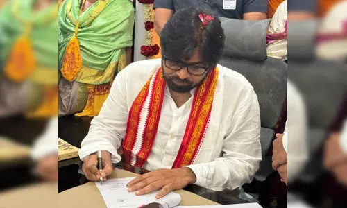 ஆந்திர துணை முதல்-மந்திரியாக பவன் கல்யாண் பொறுப்பேற்றார்