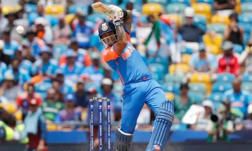 சூப்பர் 8 சுற்று: சூர்யகுமார் யாதவ் அரைசதம்...இந்திய அணி 181 ரன்கள் குவிப்பு சூப்பர் 8 சுற்று: சூர்யகுமார் யாதவ் அரைசதம்...இந்திய அணி 181 ரன்கள் குவிப்பு