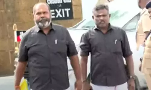 அதிமுக எம்.எல்.ஏக்கள் கருப்பு சட்டை அணிந்து சட்டசபைக்கு வருகை அதிமுக எம்.எல்.ஏக்கள் கருப்பு சட்டை அணிந்து சட்டசபைக்கு வருகை