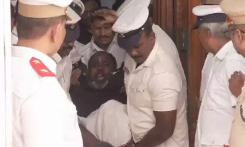 சட்டசபையில் எதிர்க்கட்சிகள் கடும் அமளி: அதிமுக எம்.எல்.ஏக்கள் குண்டு கட்டாக வெளியேற்றம்