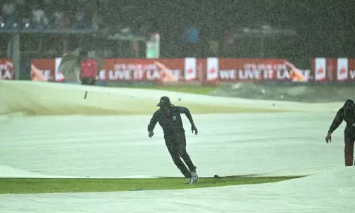 வங்காளதேசம் - ஆப்கானிஸ்தான் ஆட்டம்: மழையால் தற்காலிகமாக நிறுத்தம்