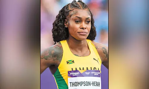 பிரபல ஓட்டப்பந்தய வீராங்கனை ஒலிம்பிக்கில் இருந்து விலகல் பிரபல ஓட்டப்பந்தய வீராங்கனை ஒலிம்பிக்கில் இருந்து விலகல்