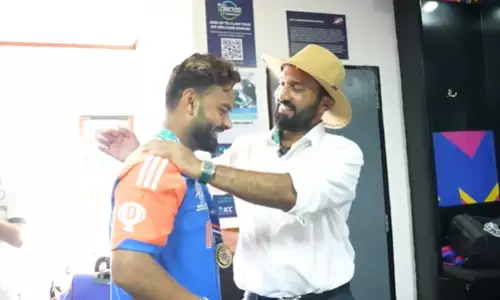 டி20 உலகக்கோப்பை அரையிறுதி: இந்திய அணியில் சிறந்த பீல்டர் விருது வென்ற ரிஷப் பண்ட்