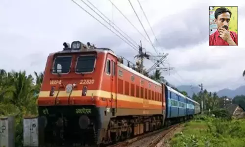 ஓடும் ரெயிலில் கல்லூரி மாணவிக்கு பாலியல் தொல்லை - வாலிபர் கைது