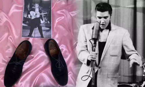 American Singer Elvis Presleys Blue Suede Shoes Fetches $150,000 In Auction American Singer Elvis Presleys Blue Suede Shoes Fetches $150,000 In Auction