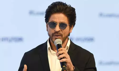 நடிகர் ஷாருக்கானுக்கு வாழ்நாள் சாதனையாளர் விருது!