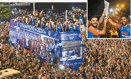 டி20 உலகக்கோப்பை வெற்றி பேரணி: கூட்ட நெரிசலில் சிக்கி 2 பேர் மயக்கம், பலர் காயம்... மும்பை போலீசார் தகவல்