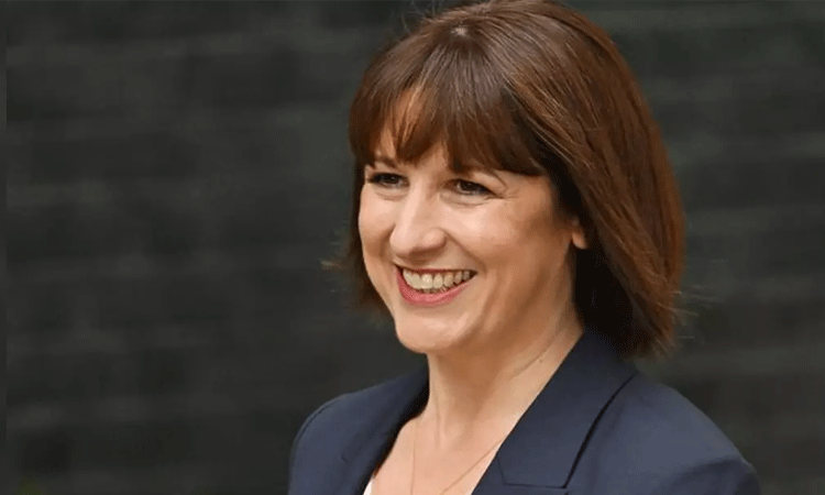 பெண்களின் லட்சியங்களுக்கு எல்லை இருக்கக் கூடாது -  பிரிட்டன் நிதி மந்திரி