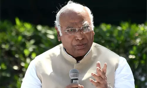 இந்திய எல்லைக்குள் சீனா ராணுவ தளம் கட்டி வருகிறது: மல்லிகார்ஜுன கார்கே குற்றச்சாட்டு