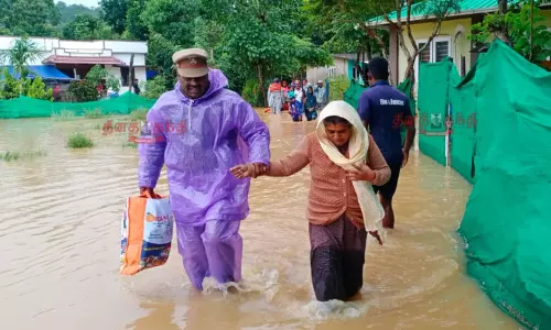 நீலகிரியில் தொடர் கனமழை, வெள்ளம் - பொதுமக்கள் பாதிப்பு