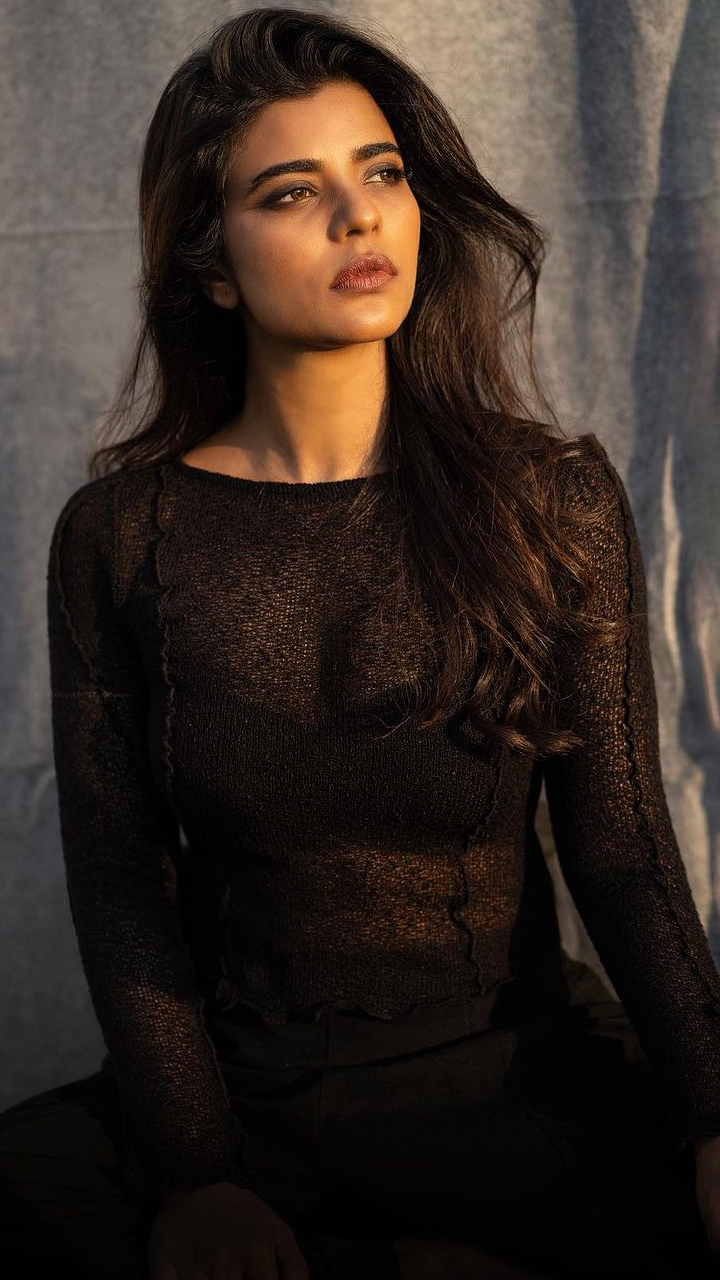 கவர்ச்சியாக நடிக்க நிறைய அழைப்புகள் வந்தன ஆனால்... - ஐஸ்வர்யா ராஜேஷ்