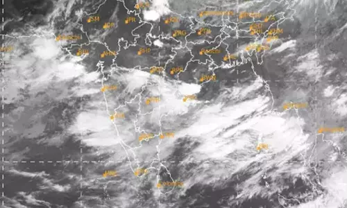 வங்கக்கடலில் நிலவிய குறைந்த காற்றழுத்த தாழ்வு பகுதி வலுவடைந்தது - இந்திய வானிலை ஆய்வு மையம் வங்கக்கடலில் நிலவிய குறைந்த காற்றழுத்த தாழ்வு பகுதி வலுவடைந்தது - இந்திய வானிலை ஆய்வு மையம்