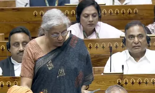 நாடாளுமன்றத்தில் பொருளாதார ஆய்வறிக்கை தாக்கல்