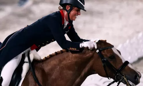 குதிரையை துன்புறுத்தியதால் ஒலிம்பிக் வாய்ப்பை இழந்த வீராங்கனை குதிரையை துன்புறுத்தியதால் ஒலிம்பிக் வாய்ப்பை இழந்த வீராங்கனை