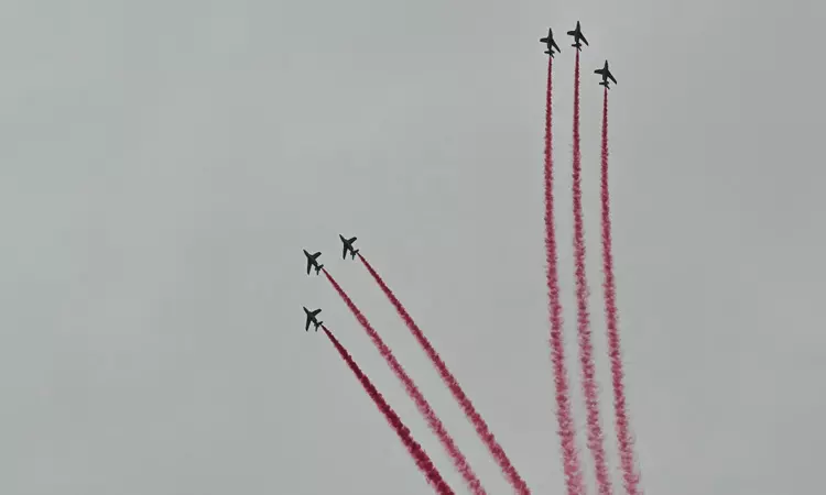 ... பாரீஸ் ஒலிம்பிக் கோலாகல தொடக்கம் - இந்திய தேசியக் கொடியை ஏந்திச்சென்ற சரத்கமல், பி.வி.சிந்து ... பாரீஸ் ஒலிம்பிக் கோலாகல தொடக்கம் - இந்திய தேசியக் கொடியை ஏந்திச்சென்ற சரத்கமல், பி.வி.சிந்து