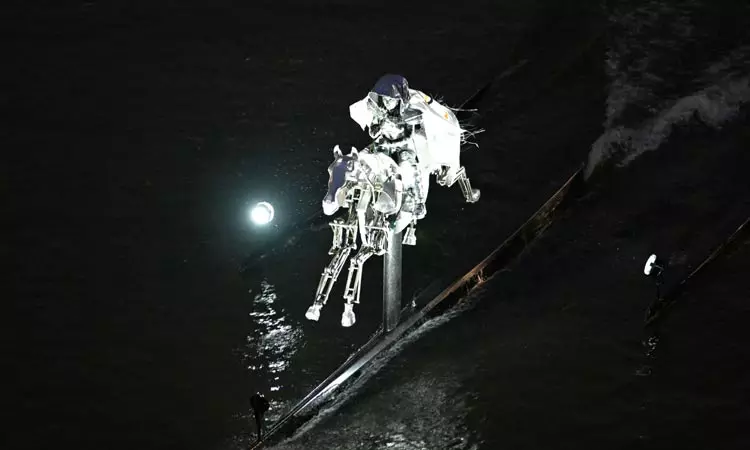 ... பாரீஸ் ஒலிம்பிக் கோலாகல தொடக்கம் - இந்திய தேசியக் கொடியை ஏந்திச்சென்ற சரத்கமல், பி.வி.சிந்து ... பாரீஸ் ஒலிம்பிக் கோலாகல தொடக்கம் - இந்திய தேசியக் கொடியை ஏந்திச்சென்ற சரத்கமல், பி.வி.சிந்து