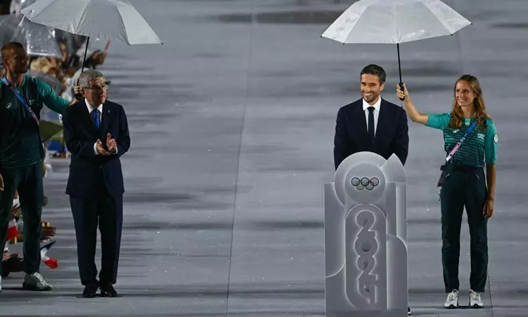 பாரீஸ் ஒலிம்பிக்ஸ் 2024 குழுவின் தலைவர் டோனி... ... பாரீஸ் ஒலிம்பிக் கோலாகல தொடக்கம் - இந்திய தேசியக் கொடியை ஏந்திச்சென்ற சரத்கமல், பி.வி.சிந்து பாரீஸ் ஒலிம்பிக்ஸ் 2024 குழுவின் தலைவர் டோனி... ... பாரீஸ் ஒலிம்பிக் கோலாகல தொடக்கம் - இந்திய தேசியக் கொடியை ஏந்திச்சென்ற சரத்கமல், பி.வி.சிந்து