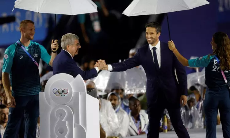 ... பாரீஸ் ஒலிம்பிக் கோலாகல தொடக்கம் - இந்திய தேசியக் கொடியை ஏந்திச்சென்ற சரத்கமல், பி.வி.சிந்து ... பாரீஸ் ஒலிம்பிக் கோலாகல தொடக்கம் - இந்திய தேசியக் கொடியை ஏந்திச்சென்ற சரத்கமல், பி.வி.சிந்து