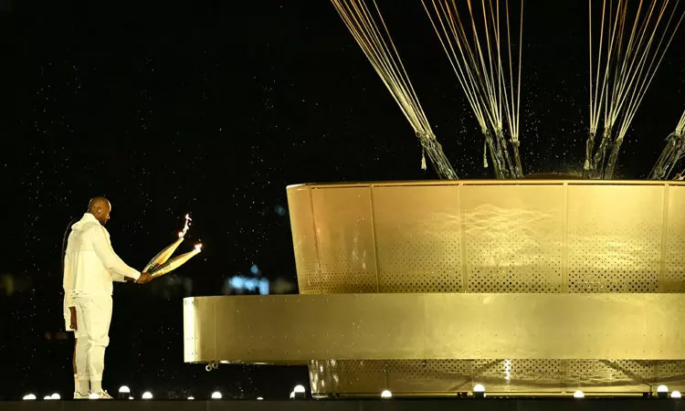 ஒலிம்பிக் போட்டிகளின் தொடக்க விழாவின் போது... ... பாரீஸ் ஒலிம்பிக் கோலாகல தொடக்கம் - இந்திய தேசியக் கொடியை ஏந்திச்சென்ற சரத்கமல், பி.வி.சிந்து ஒலிம்பிக் போட்டிகளின் தொடக்க விழாவின் போது... ... பாரீஸ் ஒலிம்பிக் கோலாகல தொடக்கம் - இந்திய தேசியக் கொடியை ஏந்திச்சென்ற சரத்கமல், பி.வி.சிந்து