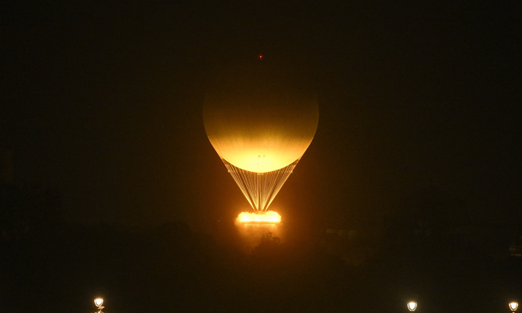... பாரீஸ் ஒலிம்பிக் கோலாகல தொடக்கம் - இந்திய தேசியக் கொடியை ஏந்திச்சென்ற சரத்கமல், பி.வி.சிந்து ... பாரீஸ் ஒலிம்பிக் கோலாகல தொடக்கம் - இந்திய தேசியக் கொடியை ஏந்திச்சென்ற சரத்கமல், பி.வி.சிந்து