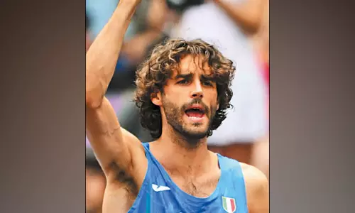 பாரீஸ் ஒலிம்பிக்: தொடக்க விழா முடிந்ததும் மனைவியிடம் மன்னிப்பு கோரிய இத்தாலி வீரர்... காரணம் என்ன?