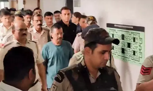 மதுபான கொள்கை ஊழல்: டெல்லி முதல்-மந்திரி கெஜ்ரிவால் மீது சிபிஐ குற்றப்பத்திரிகை தாக்கல்